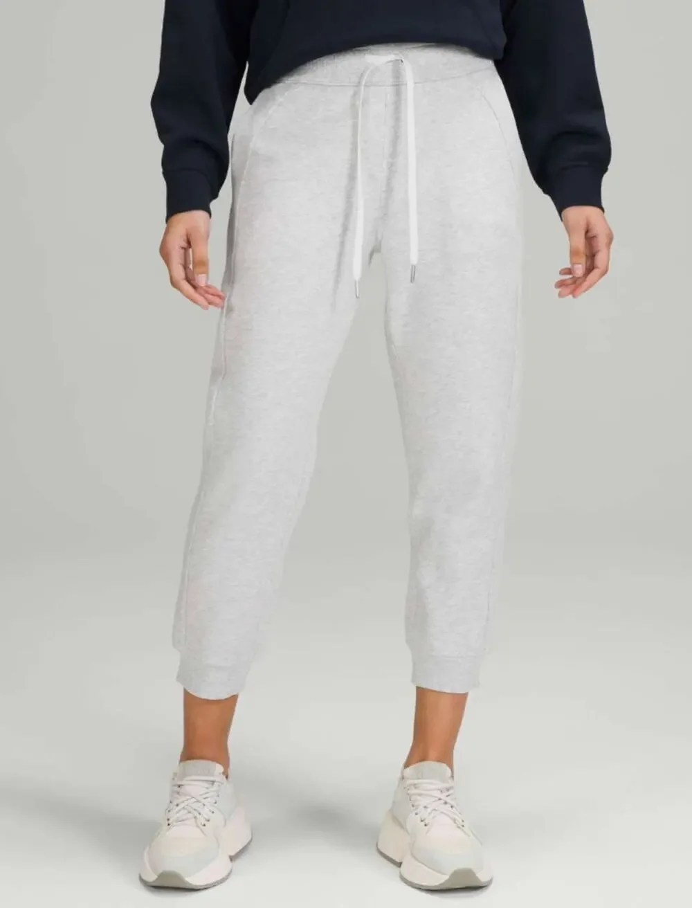 Lululemon Scuba High-Rise Cropped Jogger Heathered Core Ultra Light Grey 4